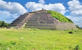 Zona Arqueológica de Izamal