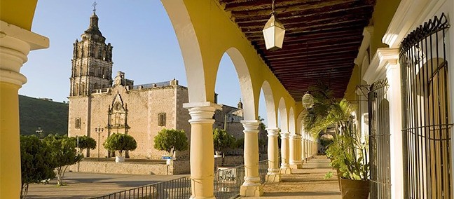 Plaza de Armas, Álamos