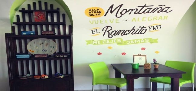 Lola y Moya, Puerto Morelos