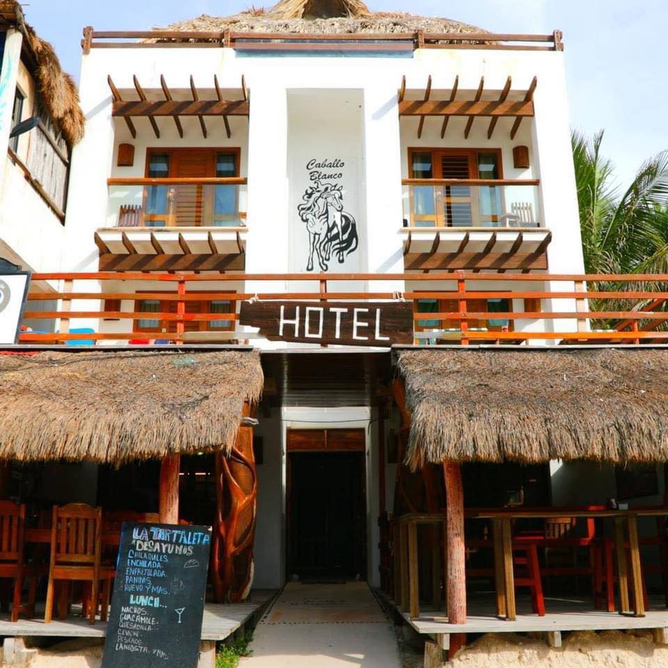Caballo Blanco, Mahahual