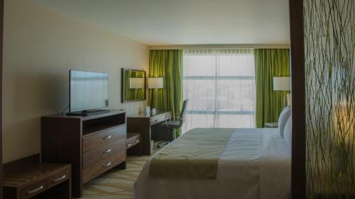 Holiday Inn Express and Suites, Celaya