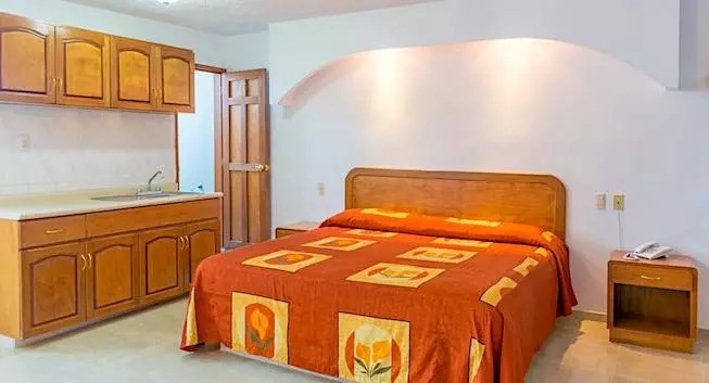 Suites Poliforum Inn, León
